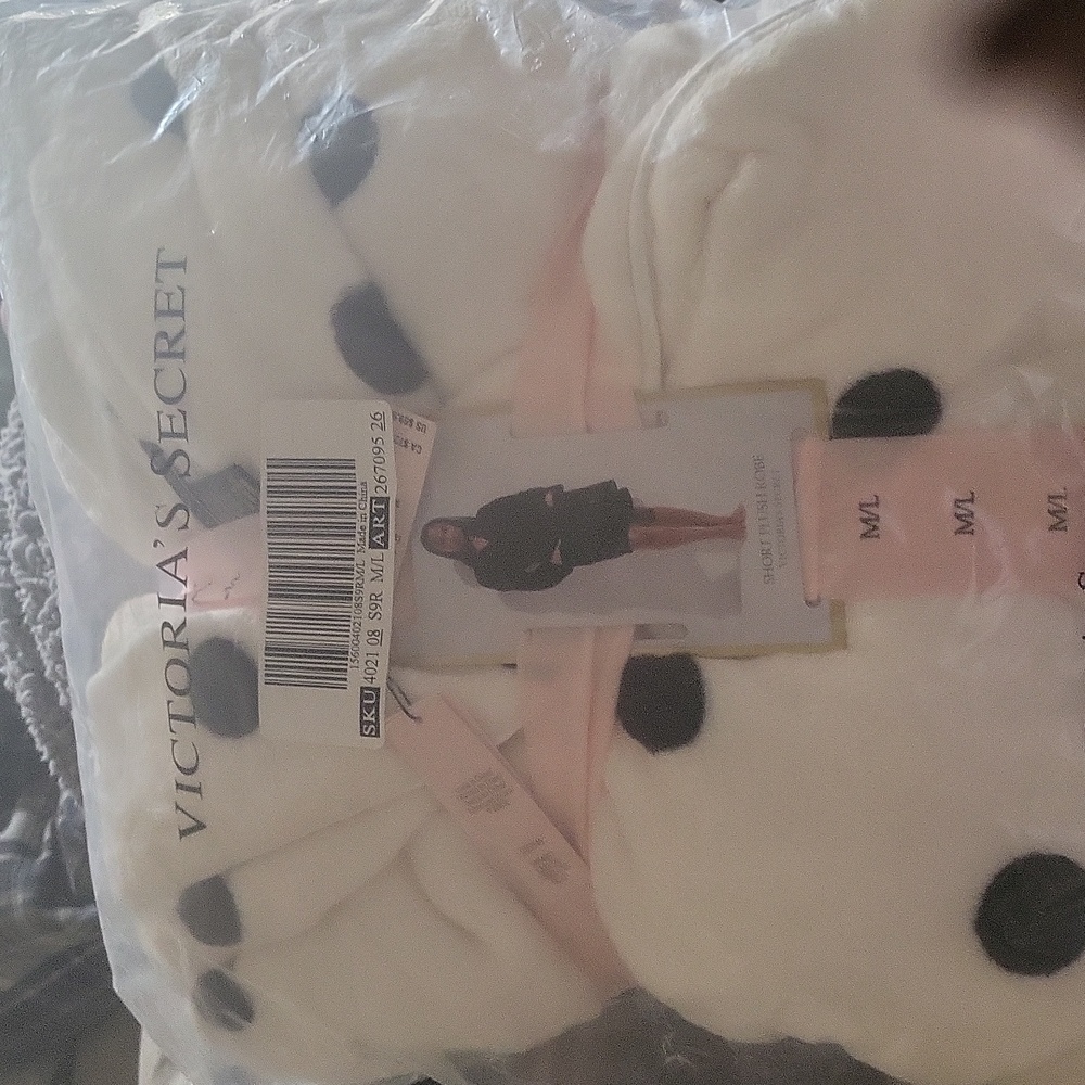 Victoria secret short  white Black  robe bagged tagged 💖 Med / Large Last One